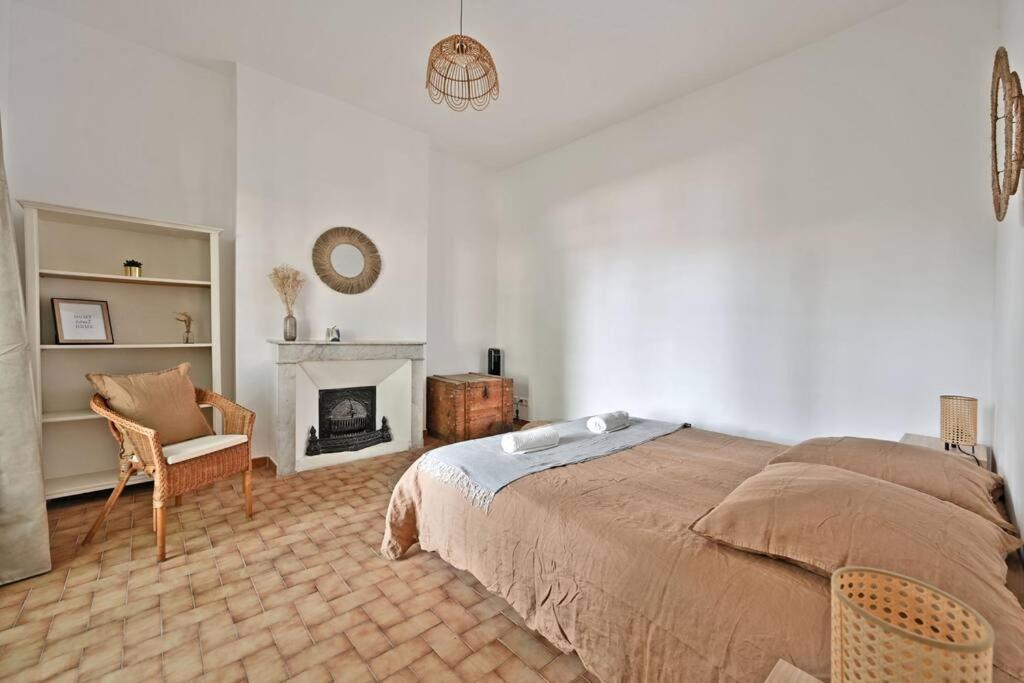 Au Coeur Des Platanes - Parking Gratuit Sous-Terrain - Clim - Balcon Avignon Exterior foto