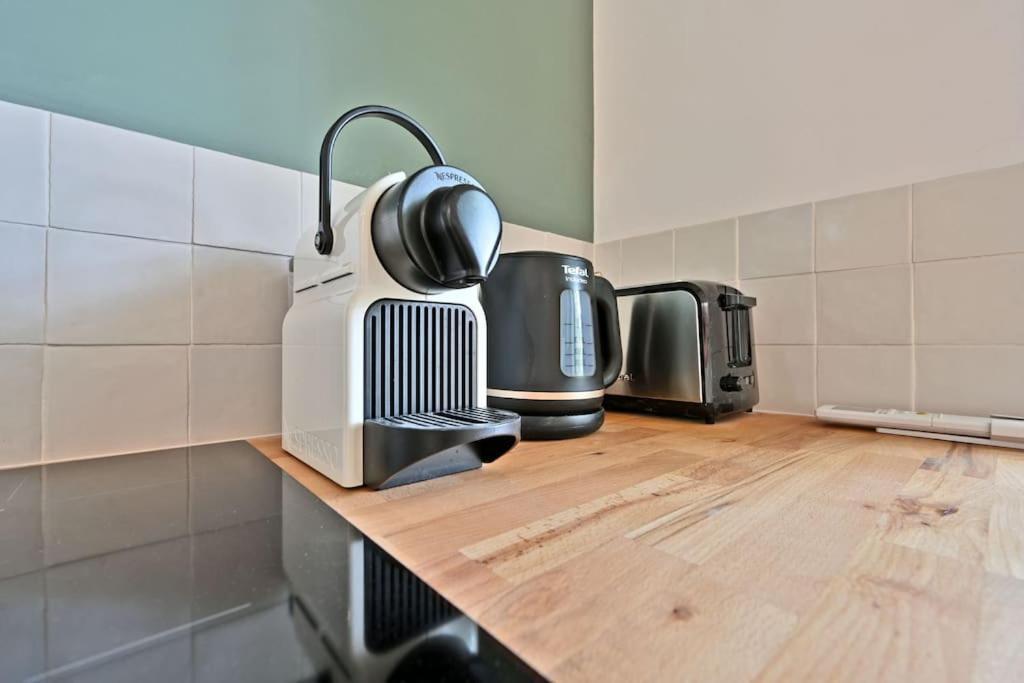 Au Coeur Des Platanes - Parking Gratuit Sous-Terrain - Clim - Balcon Avignon Exterior foto